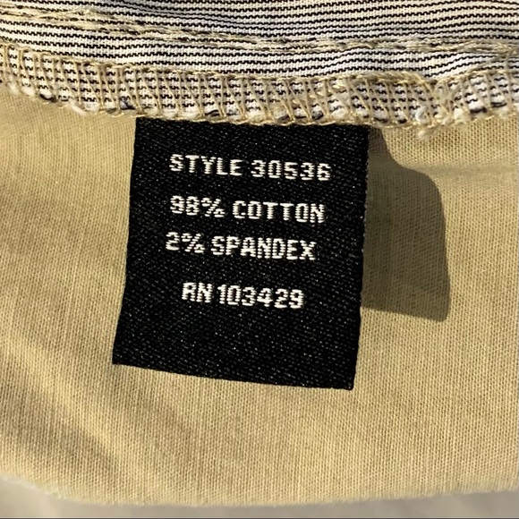 Flattering NOT your typical stiff twill shorts - Picture 5 of 5